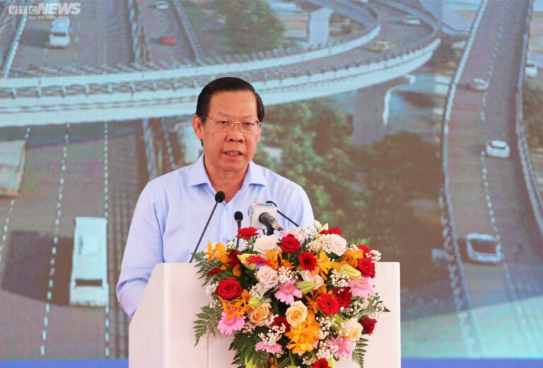 Chủ tịch TP.HCM Phan Văn Mãi phát biểu tại buổi lễ khởi công dự án đường Vành Đai 3