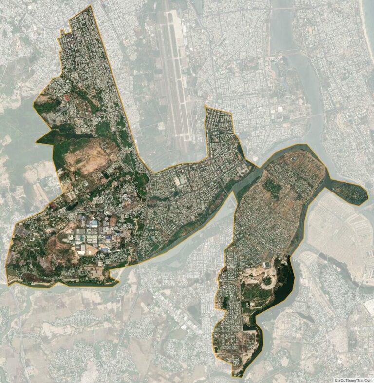 Cam Le satellite map