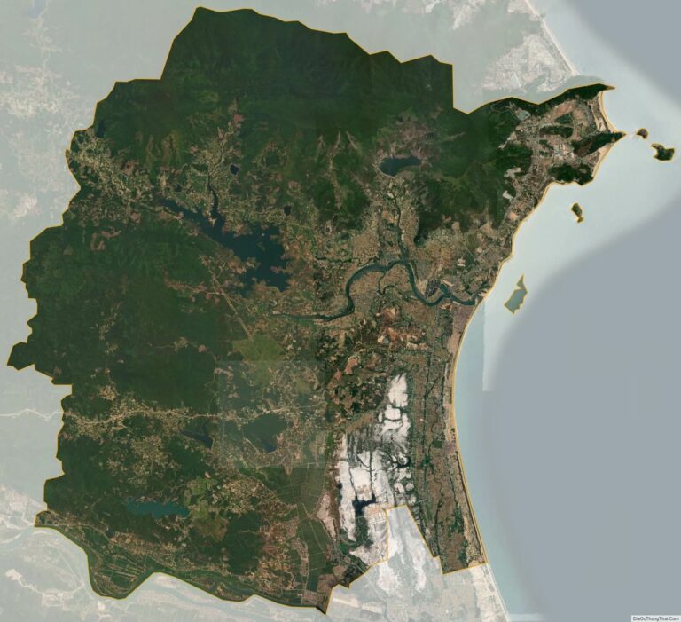 Quang Trach satellite map