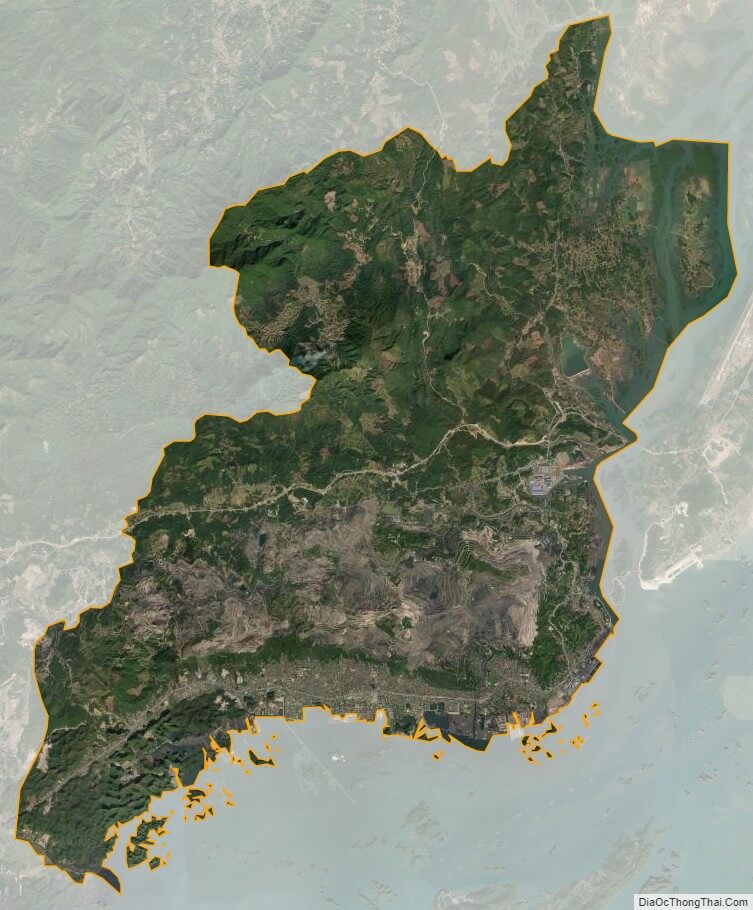 Cam Pha satellite map